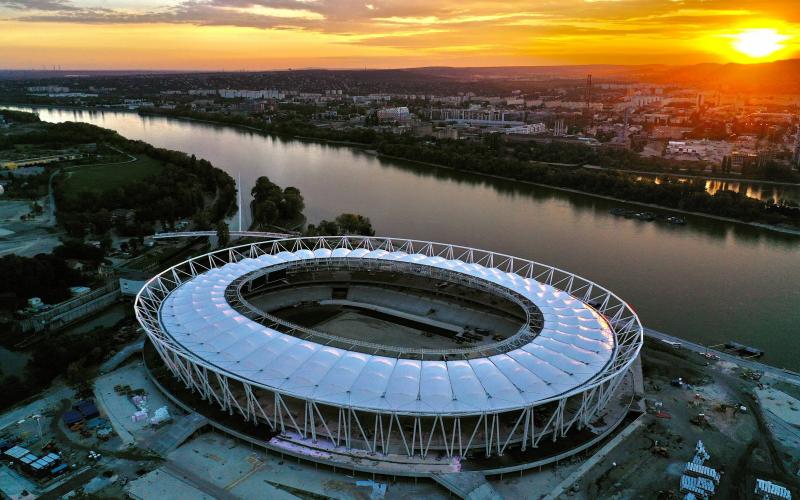 Így lehet világszínvonalú stadiont építeni – hármas interjú a NAS projektjéről